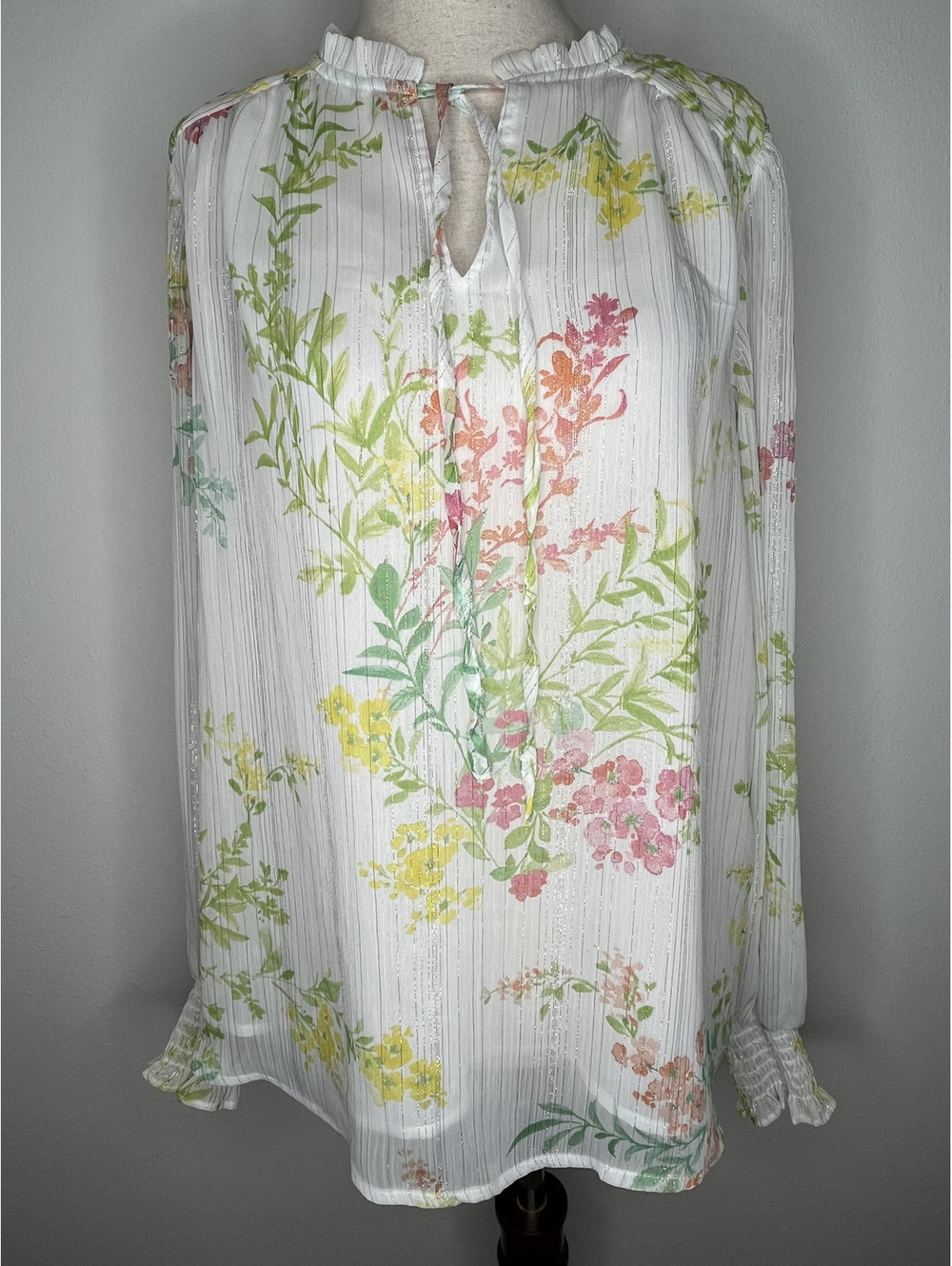 NWOT Cupcakes and Cashmere Women's White Floral Blouse Size Medium
